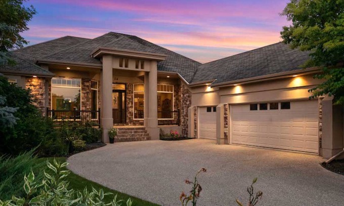 Gonor Station House | Spacious 5-Bedroom Executive Home in East St Paul