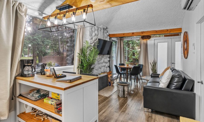 Sainte-Lucie-des-Laurentides Ski Chalet | Indulge in Spa Bliss at Le Petit Renard Chalet
