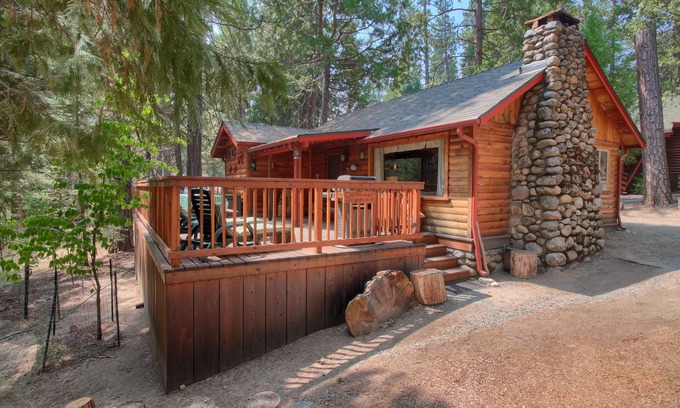North Wawona Cabin | Experience Chipmunks Holiday at The Redwoods in Yosemite