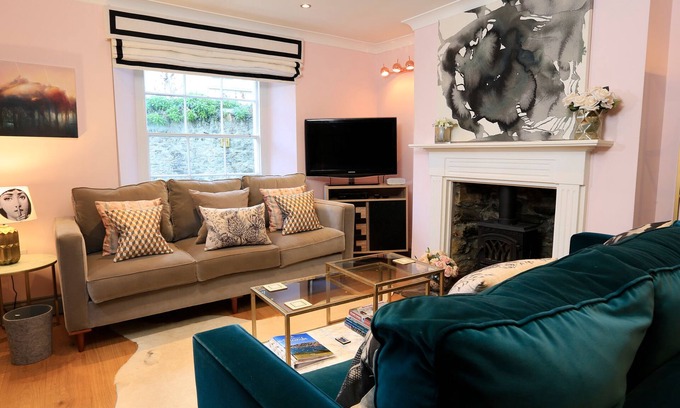 Salcombe Cottage | Family-Friendly 16 Courtenay Street with Garden in Salcombe