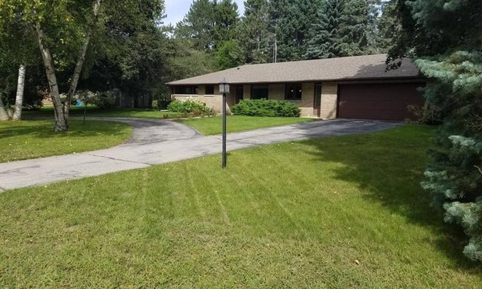 Sheboygan House | Wooded Retreat: Perfect Getaway Near Ryder Cup Action