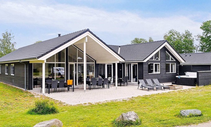 Bøtø By House | Spacious 16-Person Holiday Home with Oceanfront Views