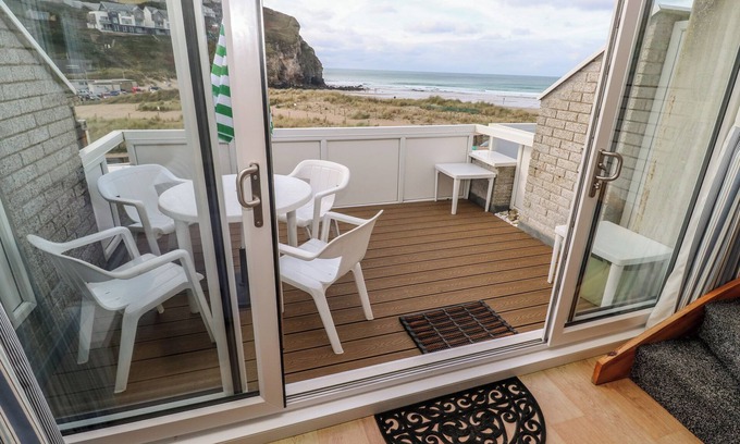 Porthtowan Cottage | Pet-Friendly 16 Seaspray Cottage with Oceanfront Views