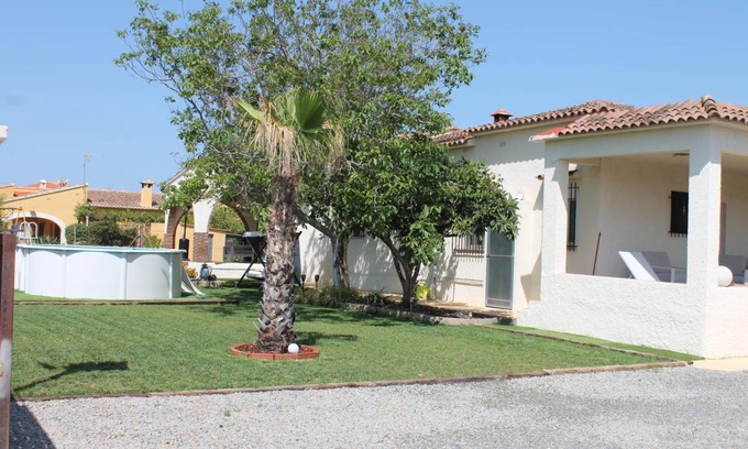Molinell House | Spacious 4-Bedroom Bungalow with Private Pool & Pet Friendly