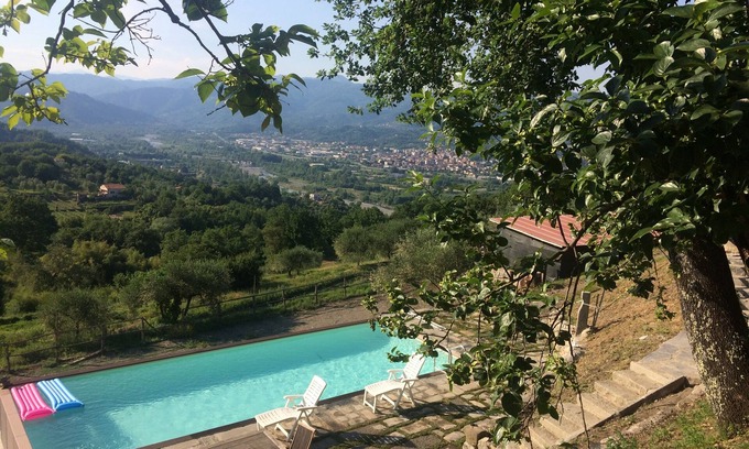 Vezzano Ligure House | Relaxing Farmhouse with Pool & Ocean Views - Pet Friendly