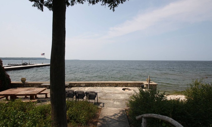 Sister Bay House | Beachfront Retreat with Breathtaking Sunset Views