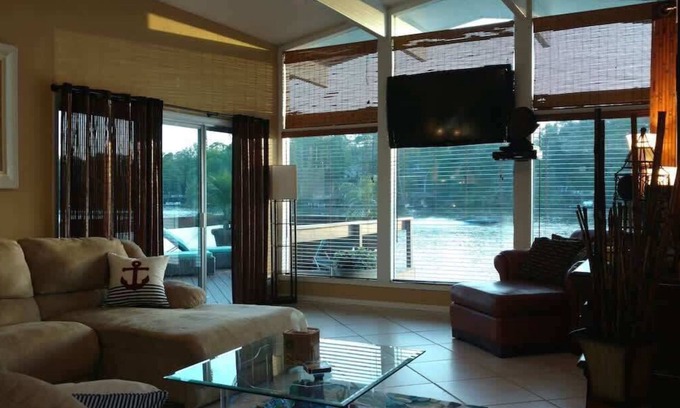 Killen House | Fabulous Lakeside Retreat with Pontoon Boat & Pet Friendly