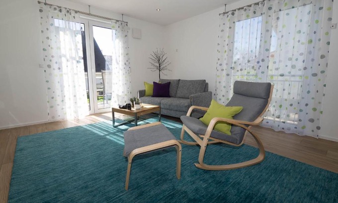 Waiblingen Apartment | Highly Rated 16Lilien Apartmentwohnung with Family Amenities