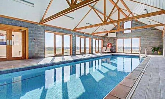 Blythburgh Apartment | Discover 17 Blyth View: Family-Friendly with Pool & Breakfast