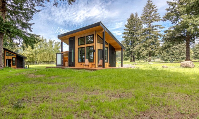 Stevenson Cabin | Cozy 17 m² Cabin with Kitchen - Perfect for Two Guests