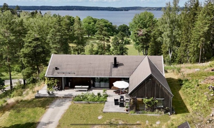 Ingaro House | Spacious 4-Bedroom House for Families and Pets Welcome