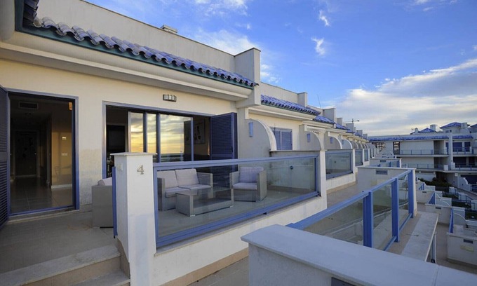 Tarifa Apartment | Tranquil Ático Entre Dos Aguas with Oceanfront Pool