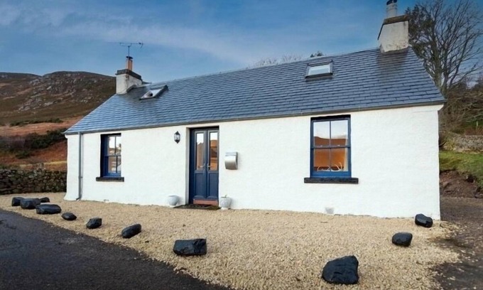 Helmsdale Cottage | Pet-Friendly Cottage Near NC500 with Perfect Guest Ratings