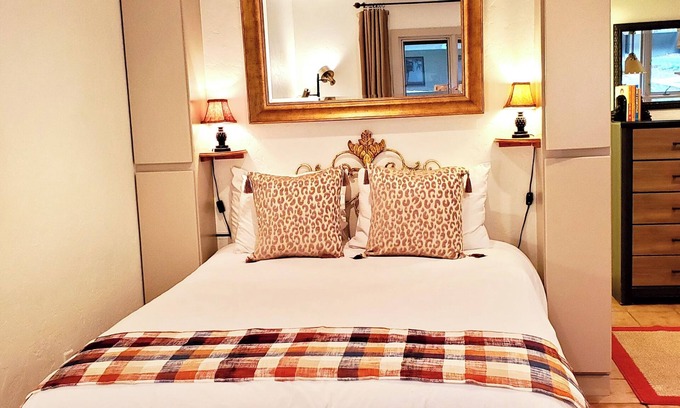 Vail Condo | Prime Vail Village Stay: Pet-Friendly with Kitchen & Parking