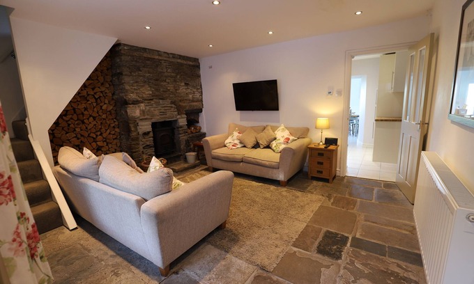 Nantgarw Cottage | Historic Cottage with Mountain Views Near Cardiff - 9.8/10