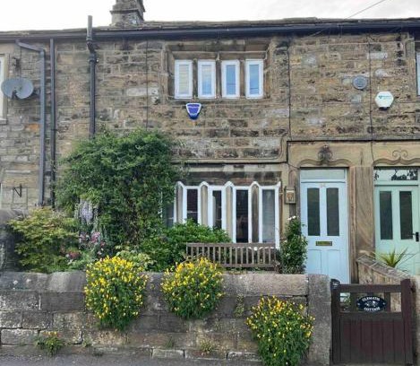 Laycock House | Enchanting 17th Century Cottage with Hidden Garden Oasis