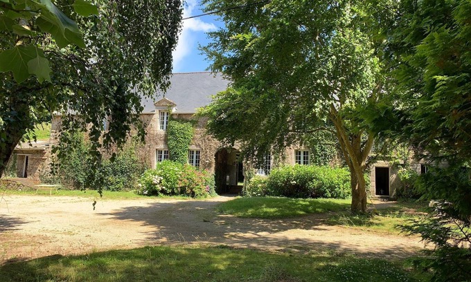 Cite Apartment | Historic 17th Century Studio by the Pink Granite Coast