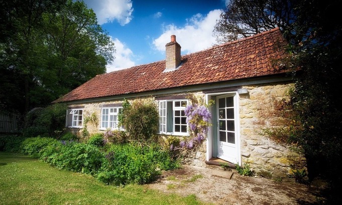 West Compton Cottage | Historic 17th Century Cottage: Pet Friendly & Pool Access