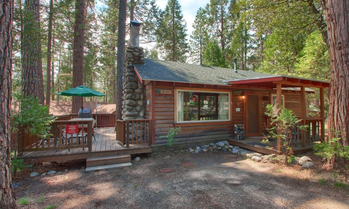 North Wawona Cabin | Discover Le Fawn at The Redwoods - Guest Rated 9.2/10