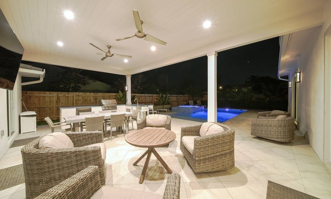 Del-Ida Park Historic District House | Experience Oceanfront Bliss at 18 Managed By Brampton Park