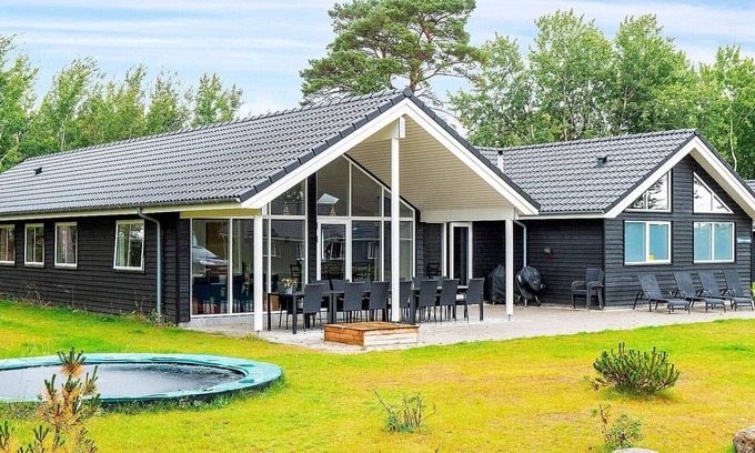 Bøtø By House | Stunning 18-Person Holiday Home with Oceanfront Pool
