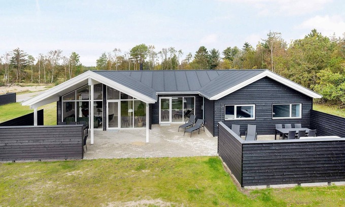 Aalbaek House | Spacious 18-Person Holiday Home in Scenic Ålbæk