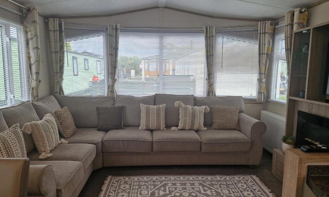 Forfar Other | Guest Rated 10/10 at 18 Rannoch - Pet Friendly Stay!