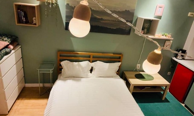 Stefanestii de Jos Apartment | Cozy Retreat at 18 Tiny Room with Pool & Child-Friendly Fun