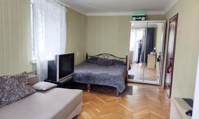 Dzerzhyns'kyi District Apartment | Experience 18 вулиця Сергія Єсеніна: Perfect for Families & Pets