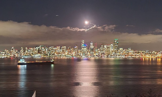 North Admiral Apartment | Panoramic 24-Hour Bluff View with Family-Friendly Amenities