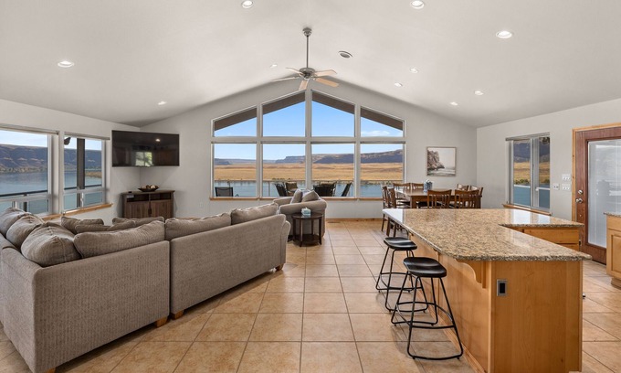 Quincy House | Unobstructed Panoramic Columbia River Views Await You
