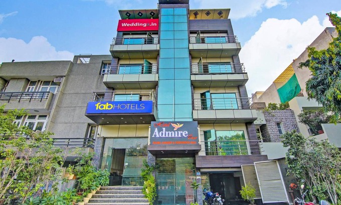 Kailash Colony Hotel | Spacious 180 m² Hotel for 2 Guests with On-Site Dining