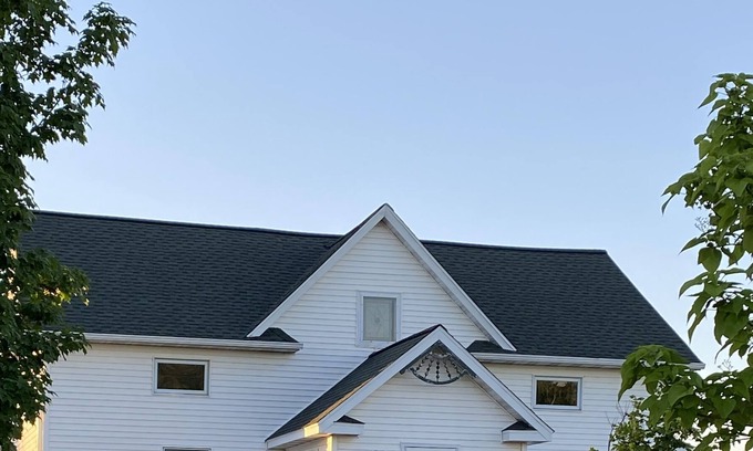 Grantsburg House | 1800's Hand-Hewn Two Story 3 bedroom Log Farmhouse (outdoor Sauna house)
