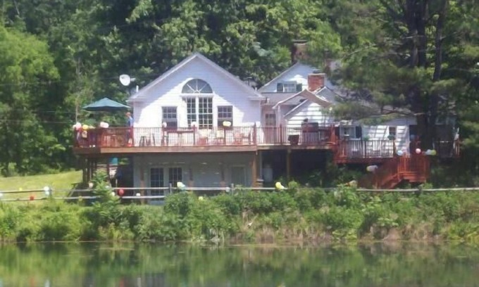 Hollowville House | Experience 1805 House Bed and Breakfast with Spa & Breakfast
