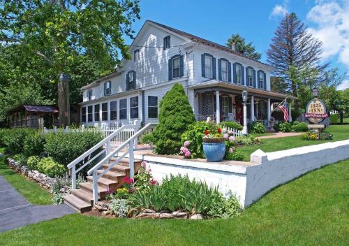 Palmyra Bed & Breakfast | Cozy 1825 Inn Bed and Breakfast - Guest Rated 9/10