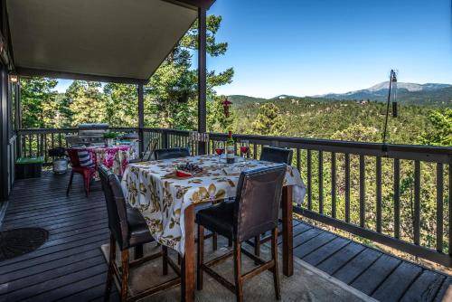 Ruidoso House | Spacious 3-Bedroom House for 8 Guests, Pet Friendly