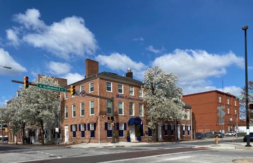 Downtown Baltimore Bed & Breakfast | Relax at 1840s Carrollton Inn - Guest Rated 9.4, Spa & Dining