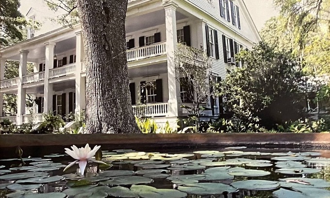 Jeanerette House | Elegant 1842 Mansion on the Bayou with Gourmet Dining