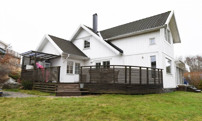 Torslanda House | Spacious 4-Bedroom House for 9 Guests with Kitchen Access