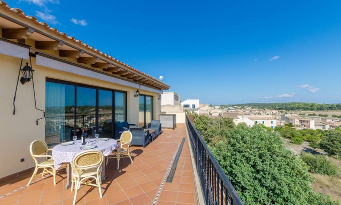 Sineu Villa | Spacious Villa with 3 Bedrooms and Kitchen for 6 Guests