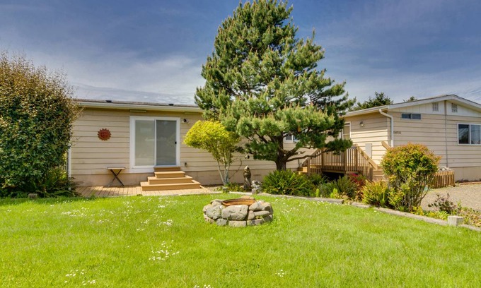 Cape Meares House | Family-Friendly Oceanfront Retreat for 8 Guests