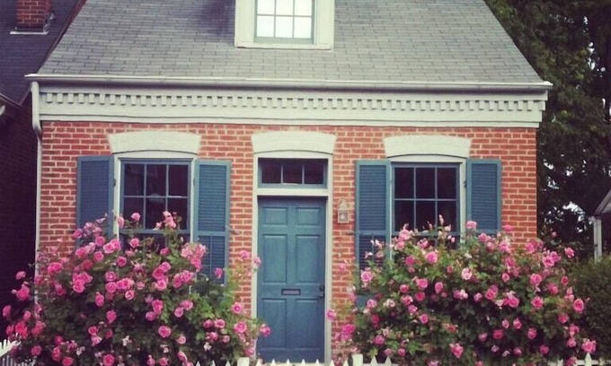 St. Charles House | Historic 1870's Guest Cottage with Spa & Hot Tub in St. Charles