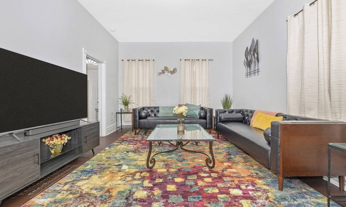 Hagerstown House | Charming 1879 Home on Frederick Street: Top-Notch Amenities