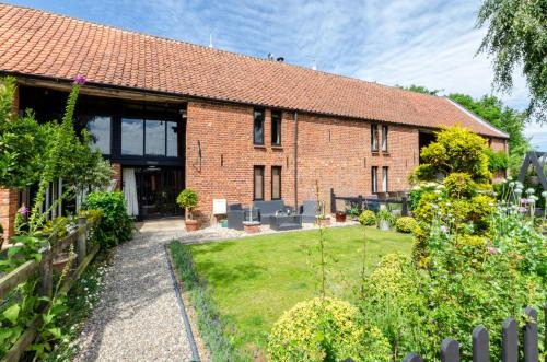 Runham House | Experience Chestnut Barn: 1880's Conversion with Family & Pet Joy