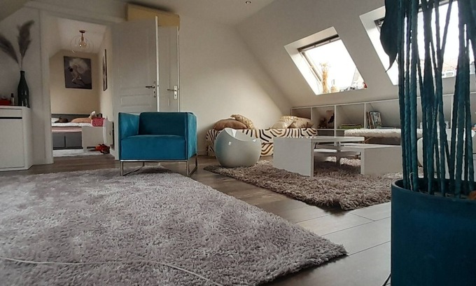 Igny House | Spacious Family Home in Igny with Garden and Ocean Views