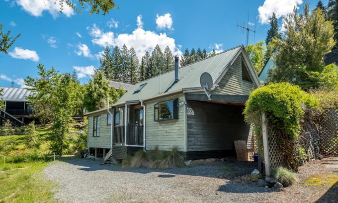 Hanmer Springs House | Child-Friendly Stay at 18b Alpine Avenue in Beautiful Surroundings
