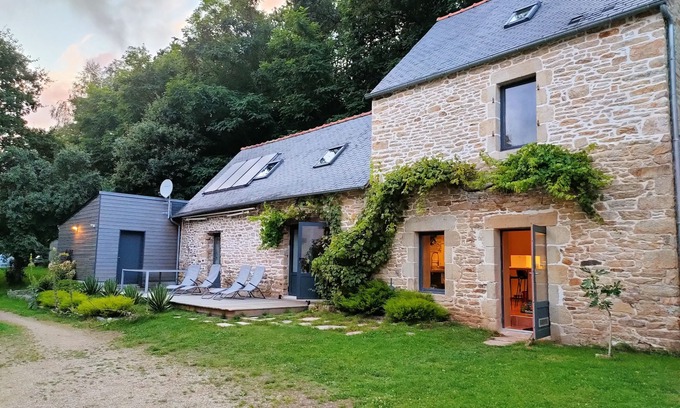 Pouldergat House | Idyllic 18th Century Barn with River, Forest & Hot Tub