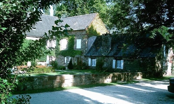 Dampniat House | Historic Mill Retreat by the River with Pool and Spa