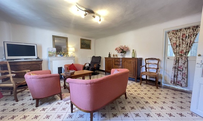 Le Castellet House | Charming 18th Century Village House near the Beach