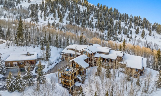 Park City House | Experience a Magnificent Ski-in/Ski-out Mountain Retreat